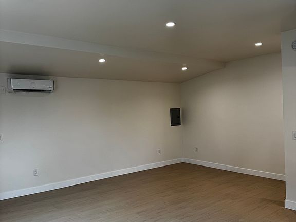 5th image of 8109 Cole St #B