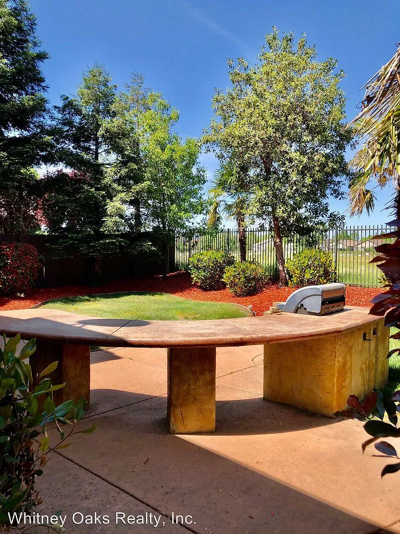 1208 Ashford Ln photo 1