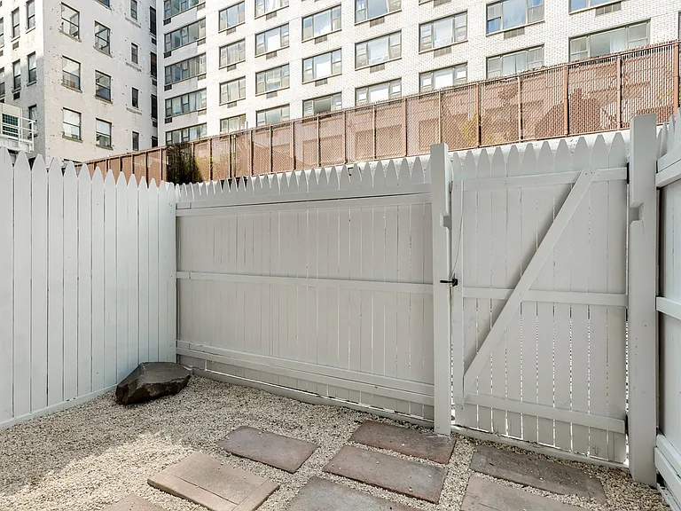 321 E 22nd St #1C — Photo 5