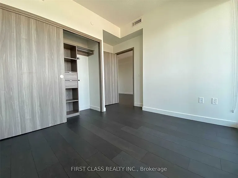 85 McMahon Dr #1811 — Photo 11