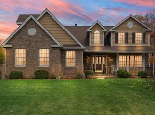 555 Fleetwood Dr, Valparaiso, IN