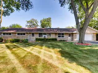 9 N Wheeling Rd, Prospect Heights, IL 60070