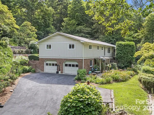 233 Raintree Dr, Hendersonville, NC 28791