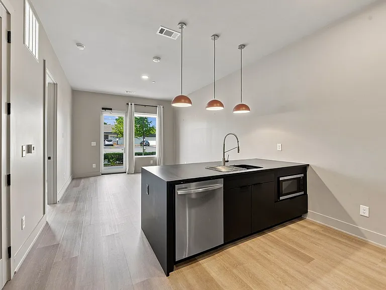 1090 Haysboro Ave #113 — Photo 4