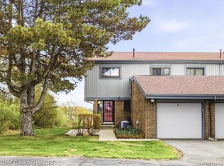 1715 River Rd APT 22, Saint Clair, MI 48079
