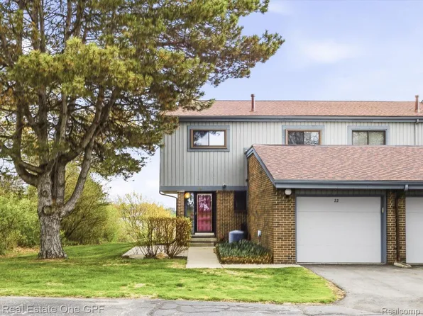 1715 River Rd APT 22, Saint Clair, MI 48079