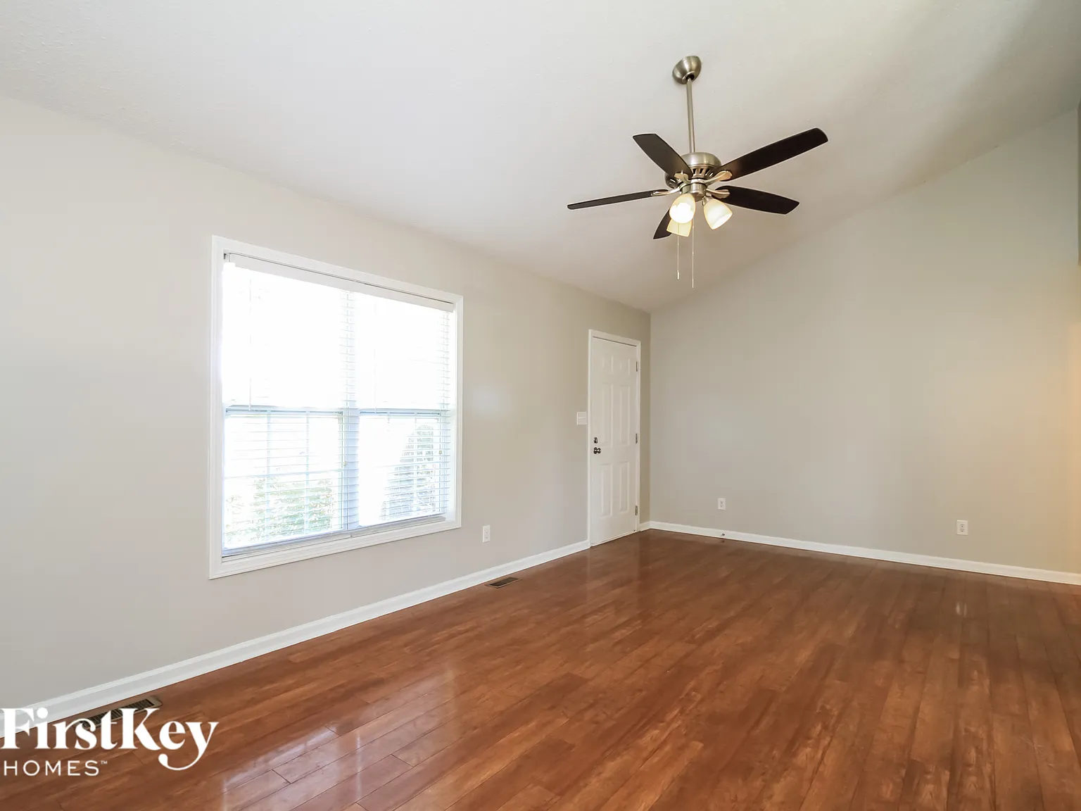 3 bed, 2.0 bath, 1040 sqft, $1,835 — Photo 3