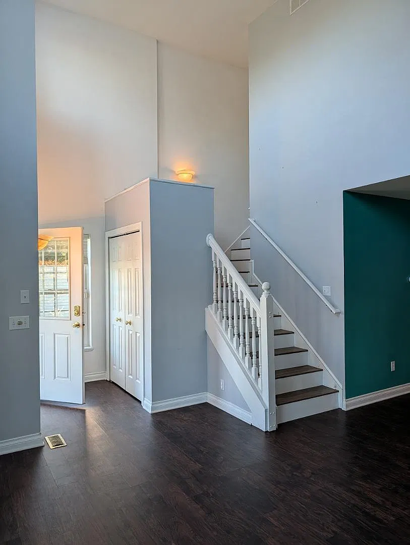 3 bed, 2.5 bath, 1932 sqft, $3,000 — Photo 2