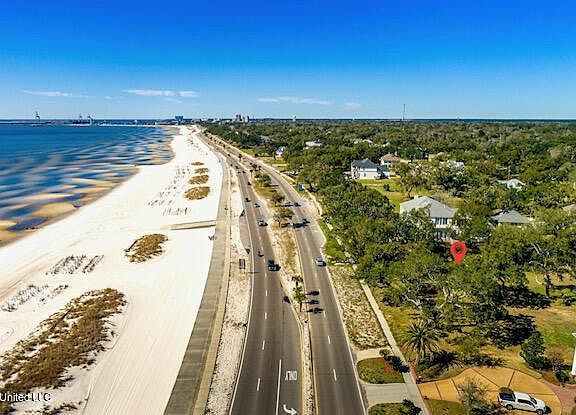 2nd image of 626 E Beach Blvd