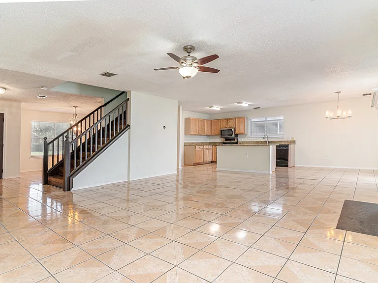 1810 Cedar Ridge Dr — Photo 4