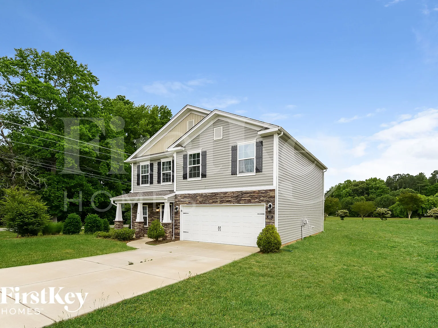 3 bed, 2.5 bath, 1919 sqft, $2,240 — Photo 2