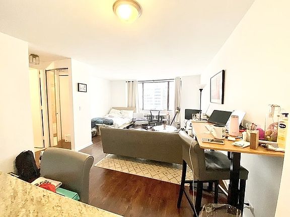 3rd image of 30 W 61st St APT 10F