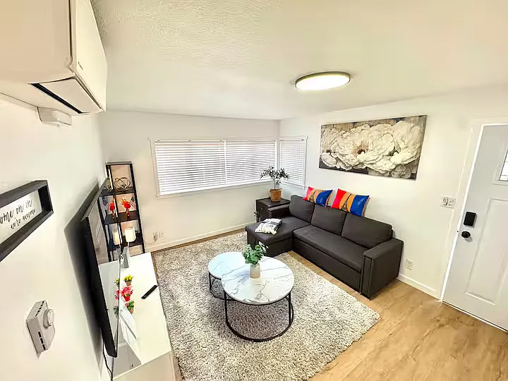 2 bed, 780 sqft, $3,700 — Photo 1