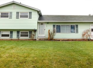25 Ice Rose Ln, Rochester, NY 14623