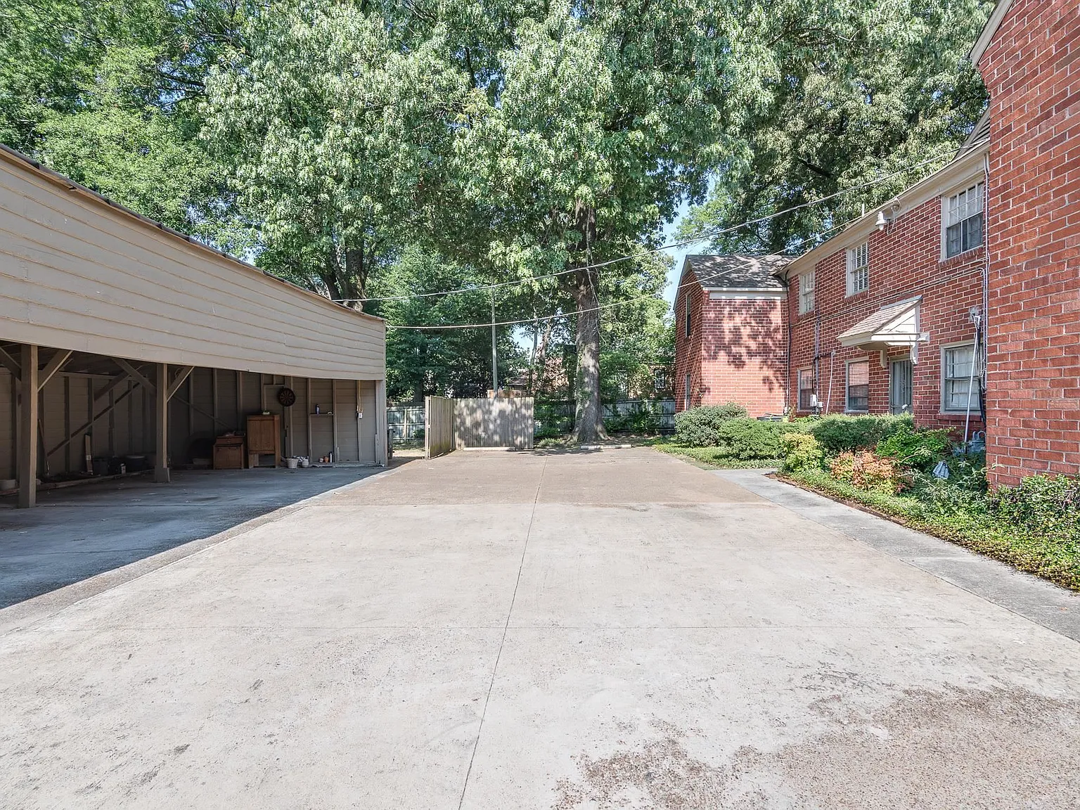 2 bed, 1.0 bath, 1000 sqft, $1,400 — Photo 2