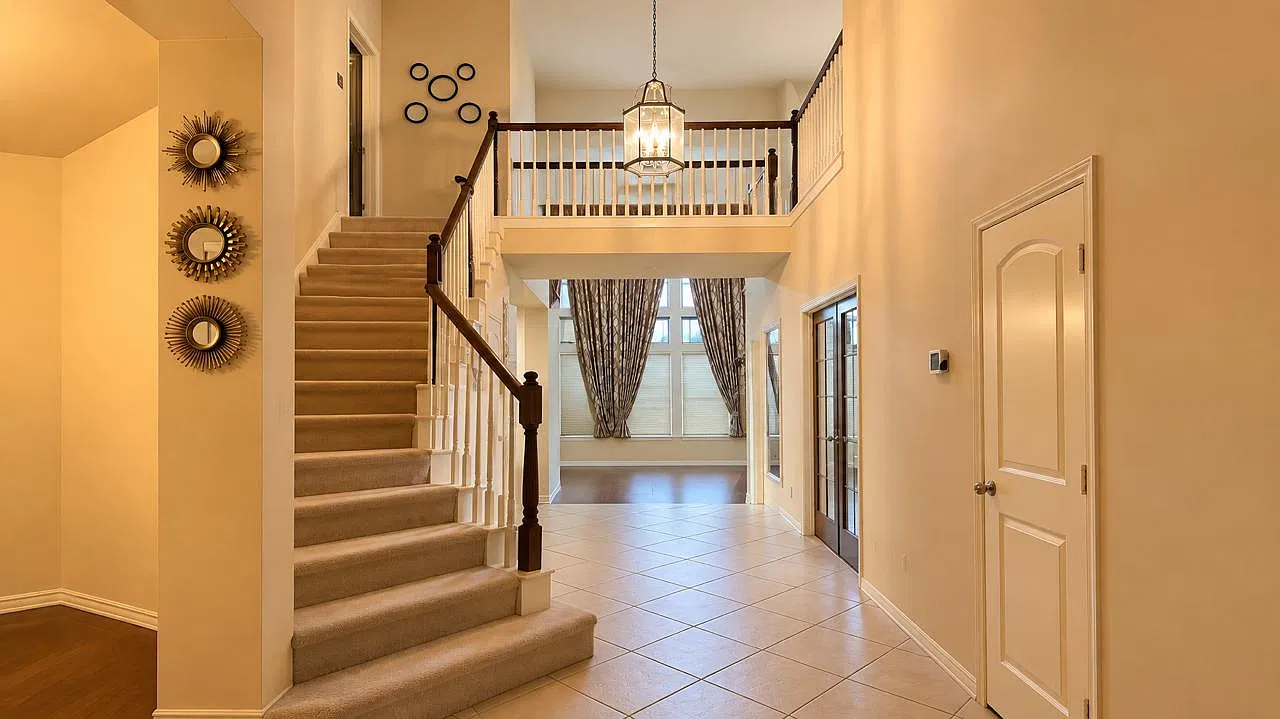 4 bed, 3.5 bath, 3060 sqft, $2,900 — Photo 2