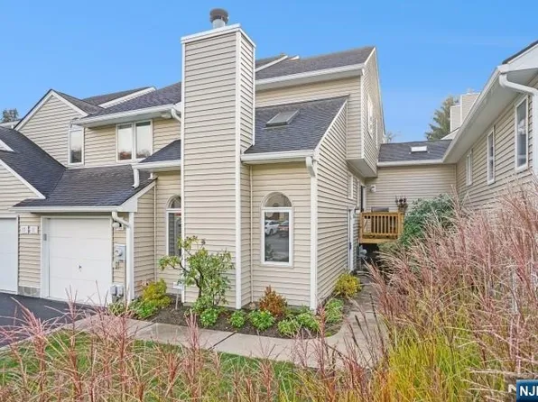 11 Fowler Dr #168, West Orange, NJ 07052