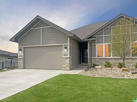 2nd image of 1235 Blackhawk Ct