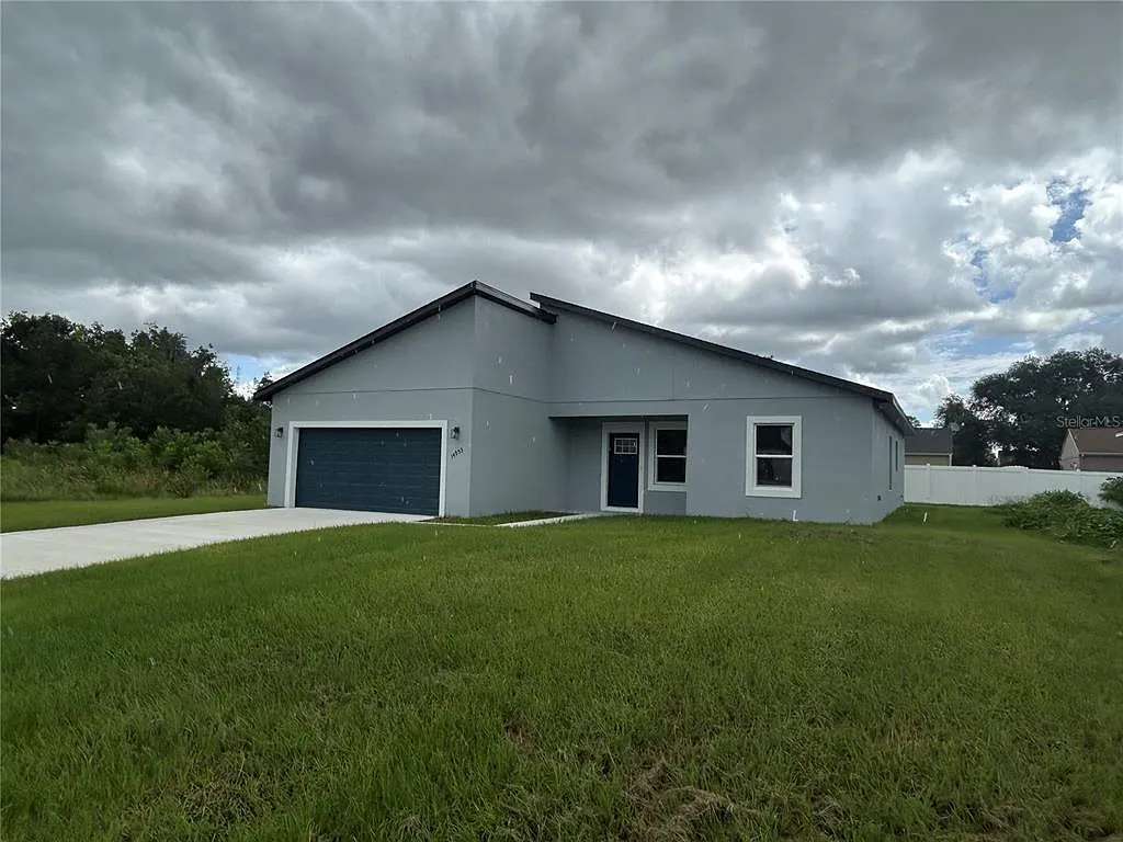 4 bed, 2.0 bath, 1850 sqft, $1,950 — Photo 3