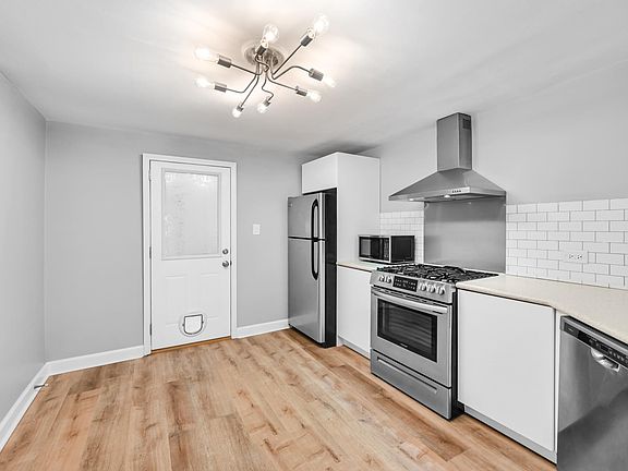 3rd image of 2448 W Taylor St #B