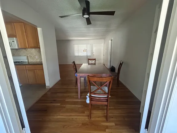 14433 Dickens St, Sherman Oaks, CA 91423