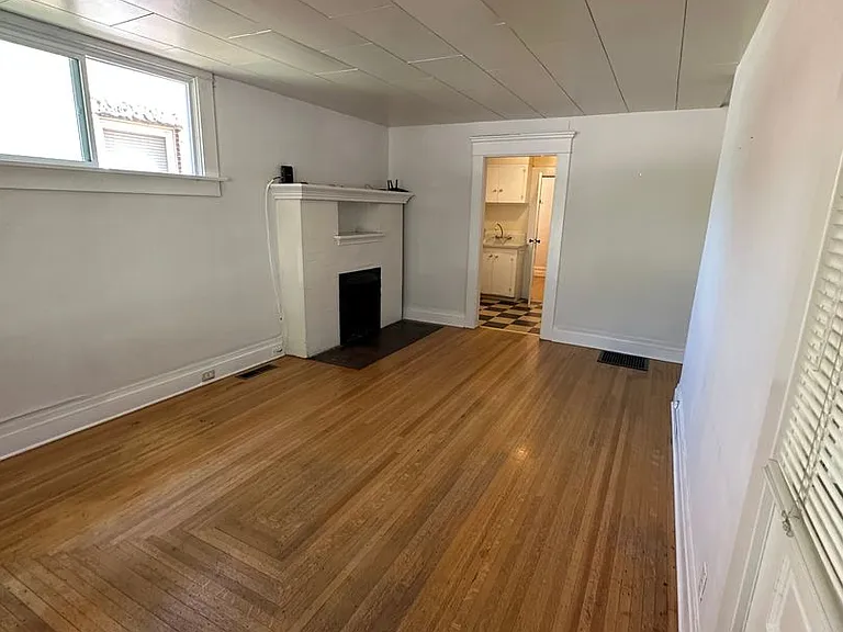 1207 W Washington St — Photo 21