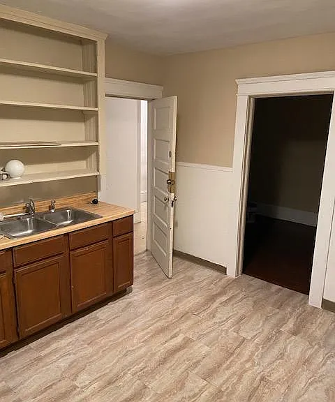 2847 E 102nd St #2 — Photo 1