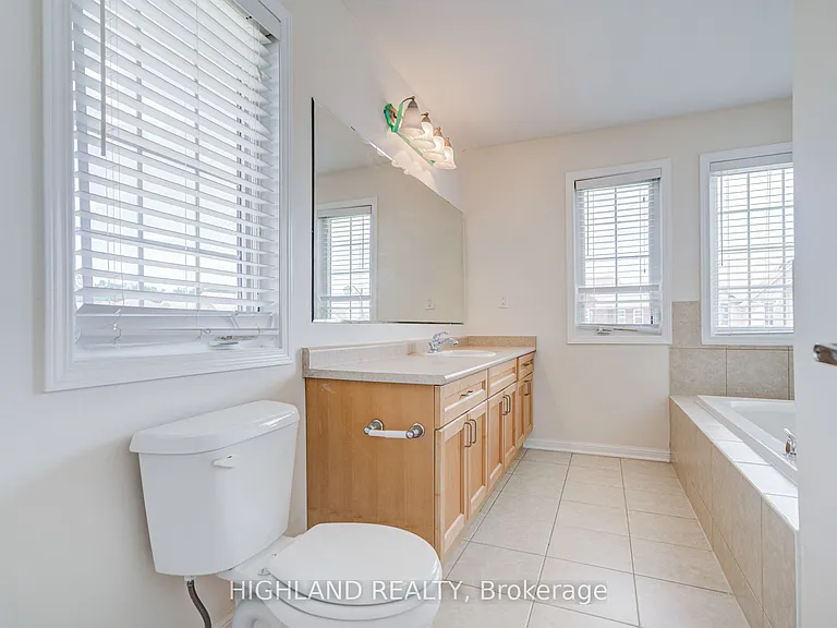513 Tyrone Cres — Photo 21