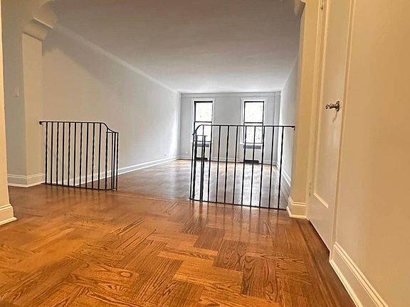 3rd image of 4580 Broadway APT 4B
