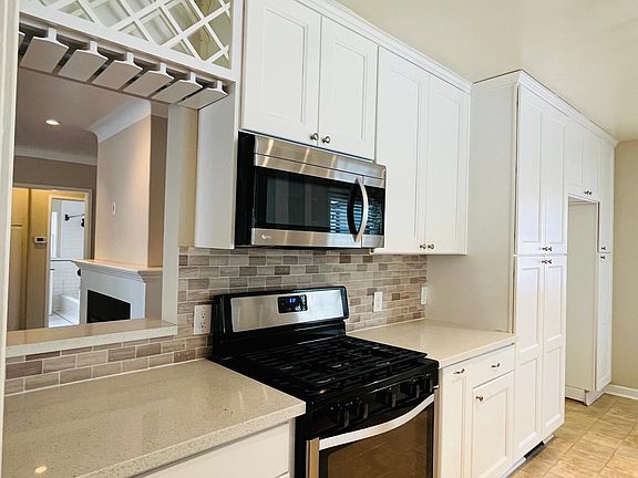 4th image of 67 Windsor Ln