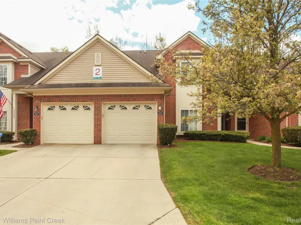 3546 Eagle Creek Dr #8, Utica, MI 48317
