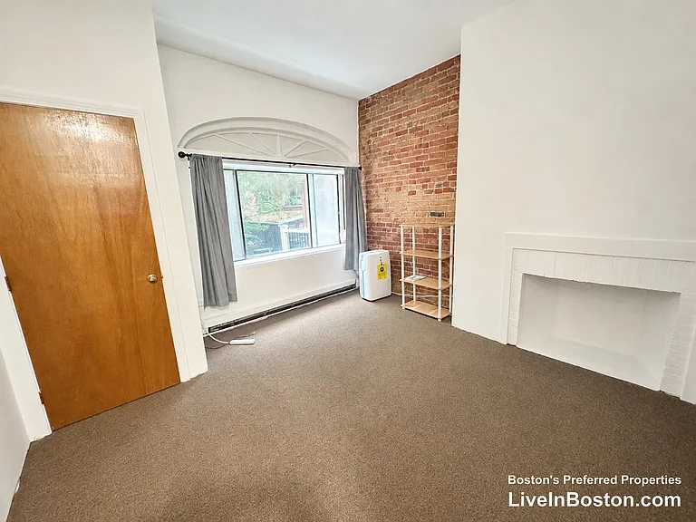 Hemenway St — Photo 1