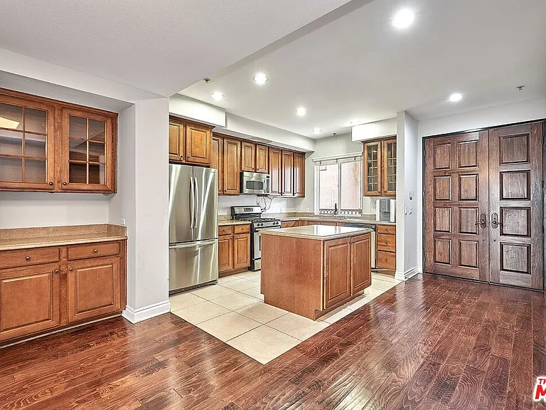 345 S Harvard Blvd #302 — Photo 4