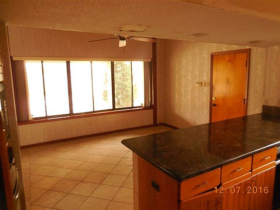 3rd image of 3621 Lake Ontario Dr