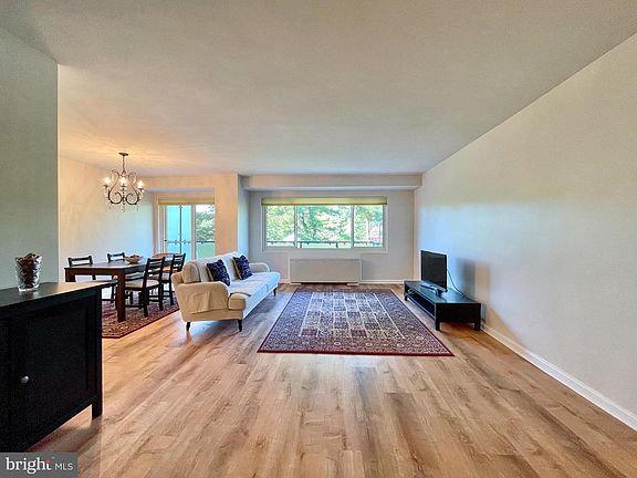 4th image of 4201 Cathedral Ave NW APT 706W