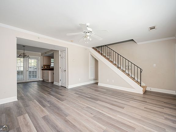 4th image of 31 Villa Ct SE