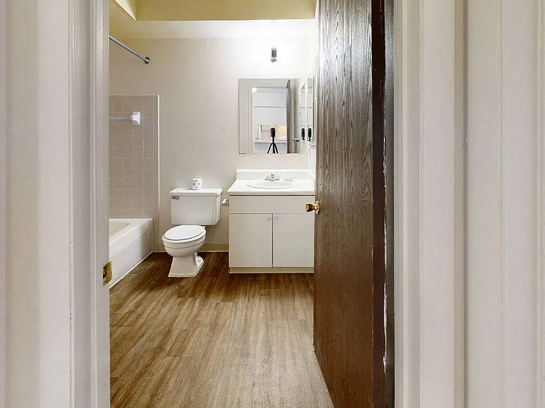 Wood Creek Apartments — Photo 13