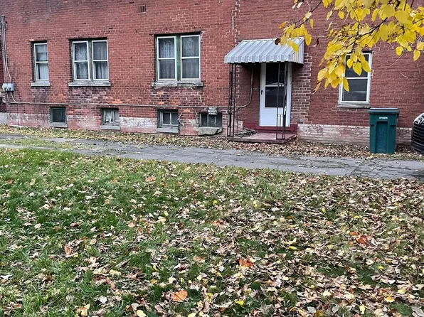 1403 Champaign Rd, Lincoln Park, MI 48146