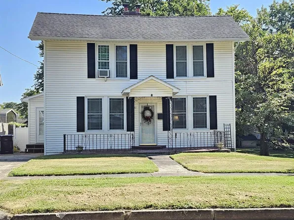 11 W Lincoln St, Harrisburg, IL 62946