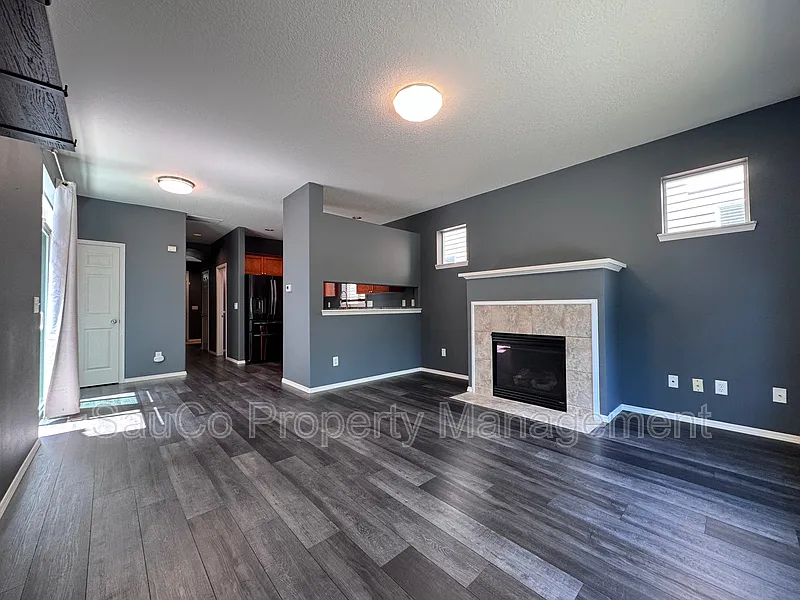 3 bed, 2.5 bath, 1568 sqft, $2,300 — Photo 3
