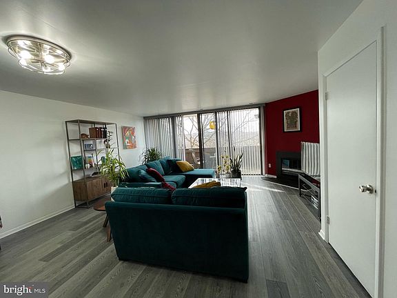 3rd image of 2216 S Quincy St #2