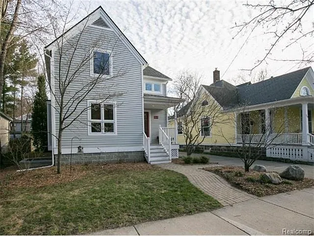 517 W Washington St photo 1