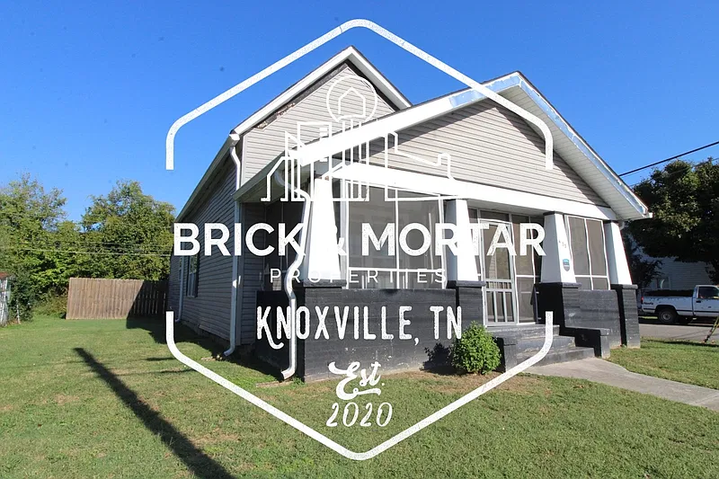 3 bed, 1.0 bath, 1260 sqft, $2,000 — Photo 2