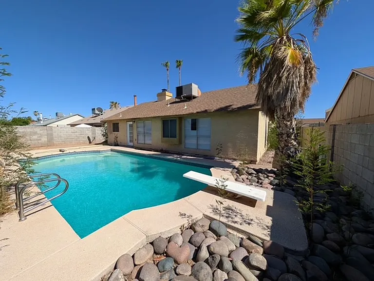 7340 W Tuckey Ln — Photo 2