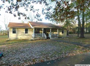 90 Lyons St, Centre, AL 35960