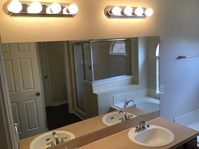 2724 Creekfront Dr — Photo 8