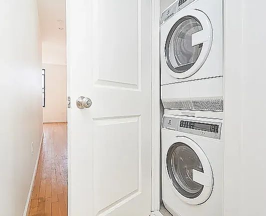 3rd image of 623 Halsey St APT 3