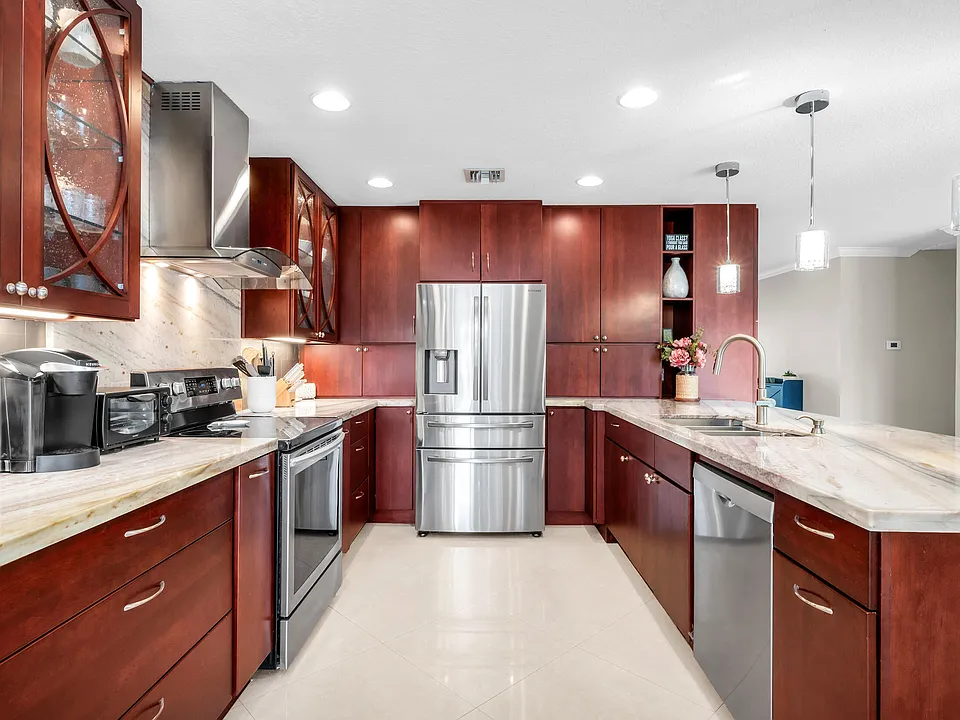3250 Lakeview Blvd