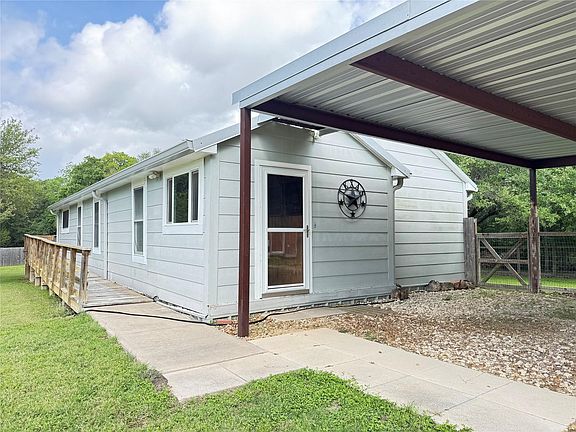 3rd image of 879 Christmas Rd