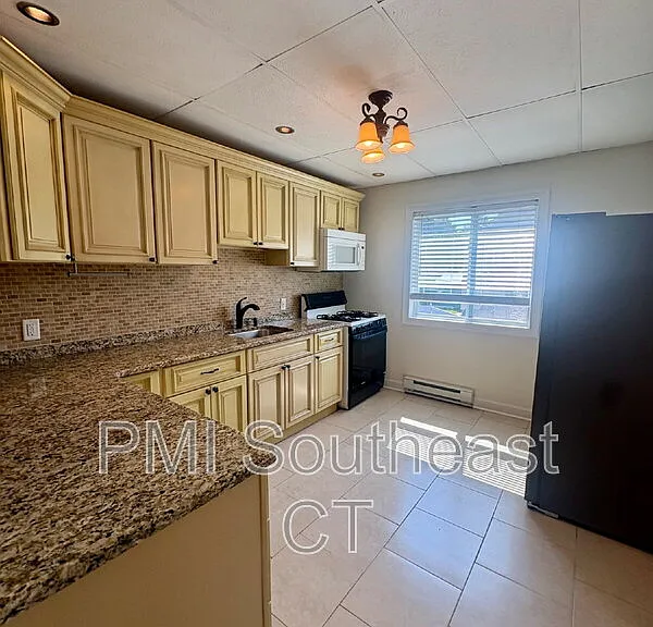 285 Montauk Ave #4 — Photo 11